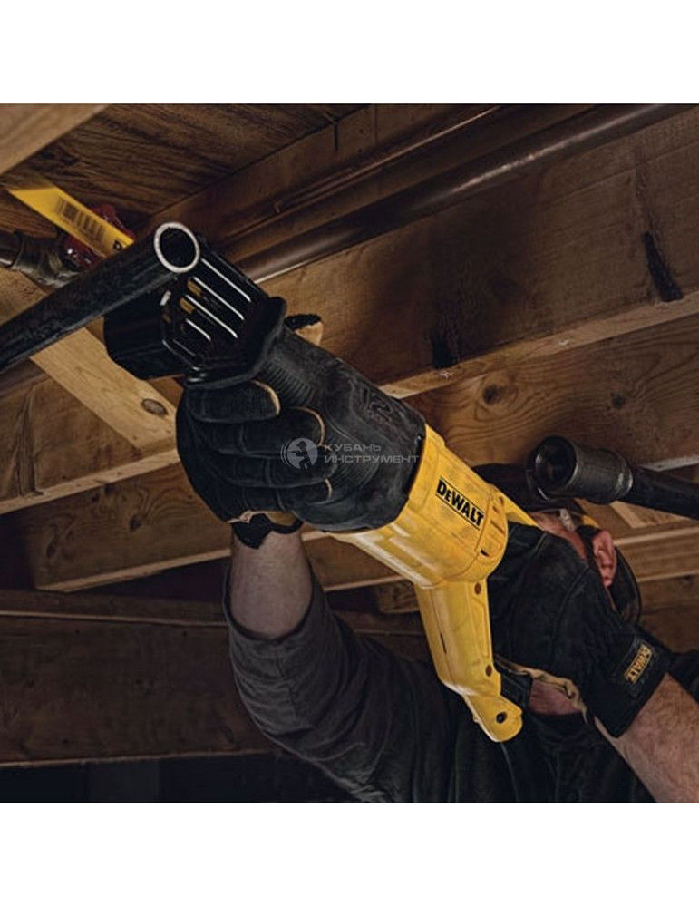 Пила сабельная DeWalt DWE 305 PK