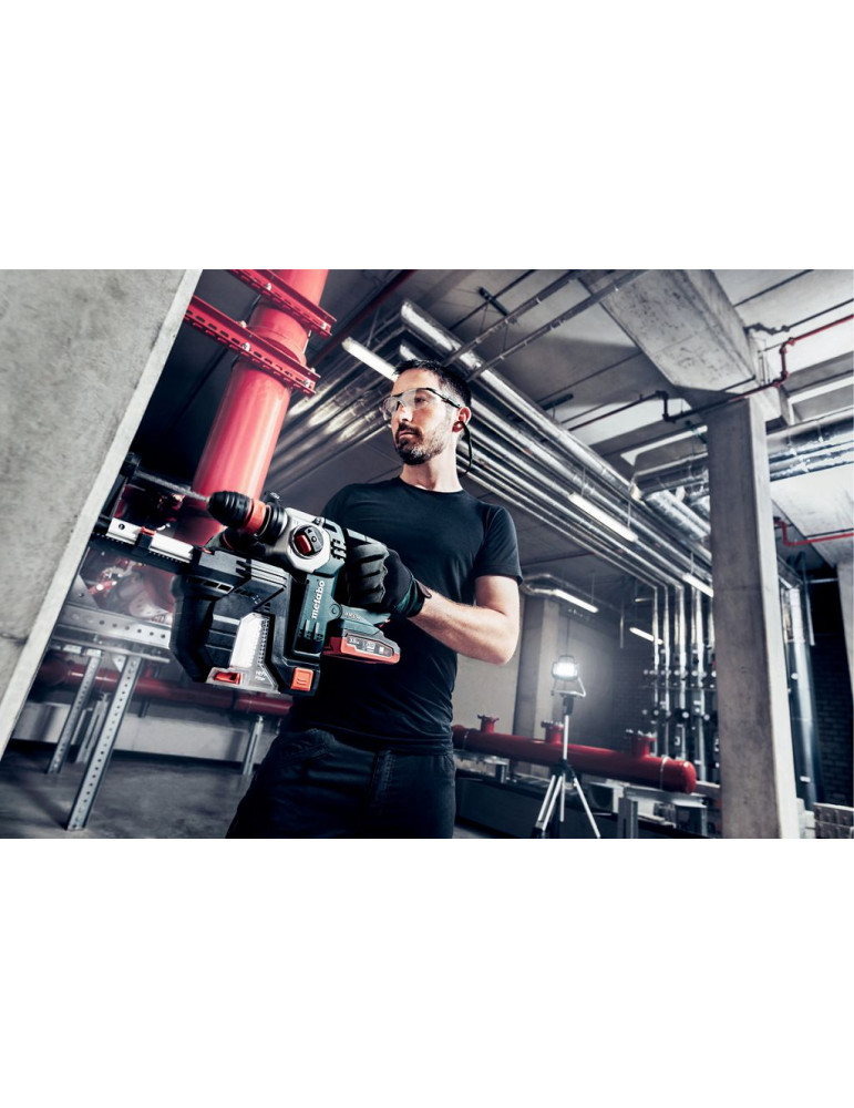 Аккумуляторный перфоратор Metabo KHA 18 LTX BL 24 Q + ISA 18 LTX 600211900