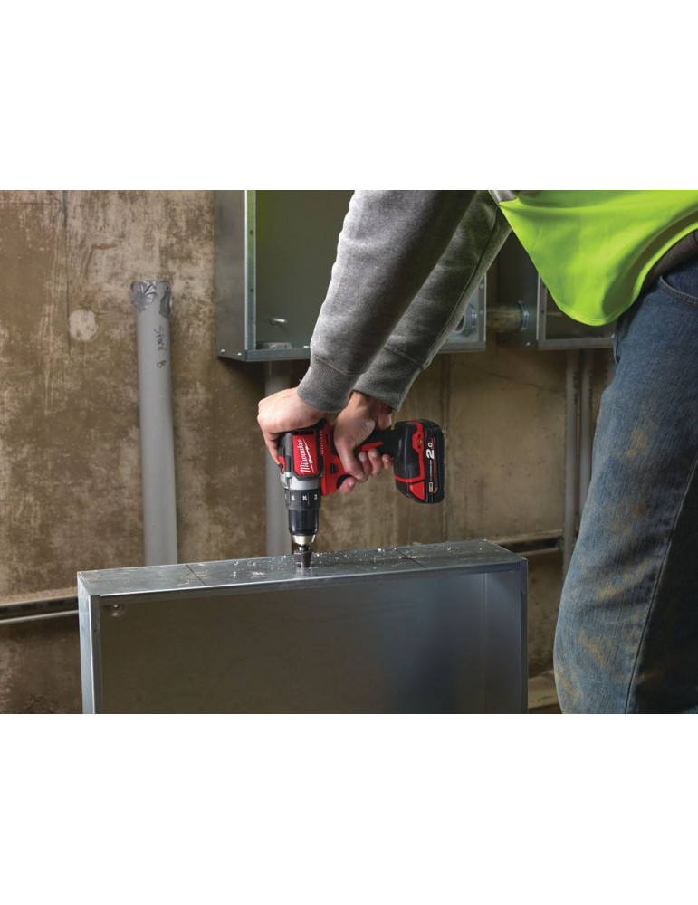Аккумуляторная дрель-шуруповерт Milwaukee M18 BLDD-202C Li-Ion2Ач 4933448441