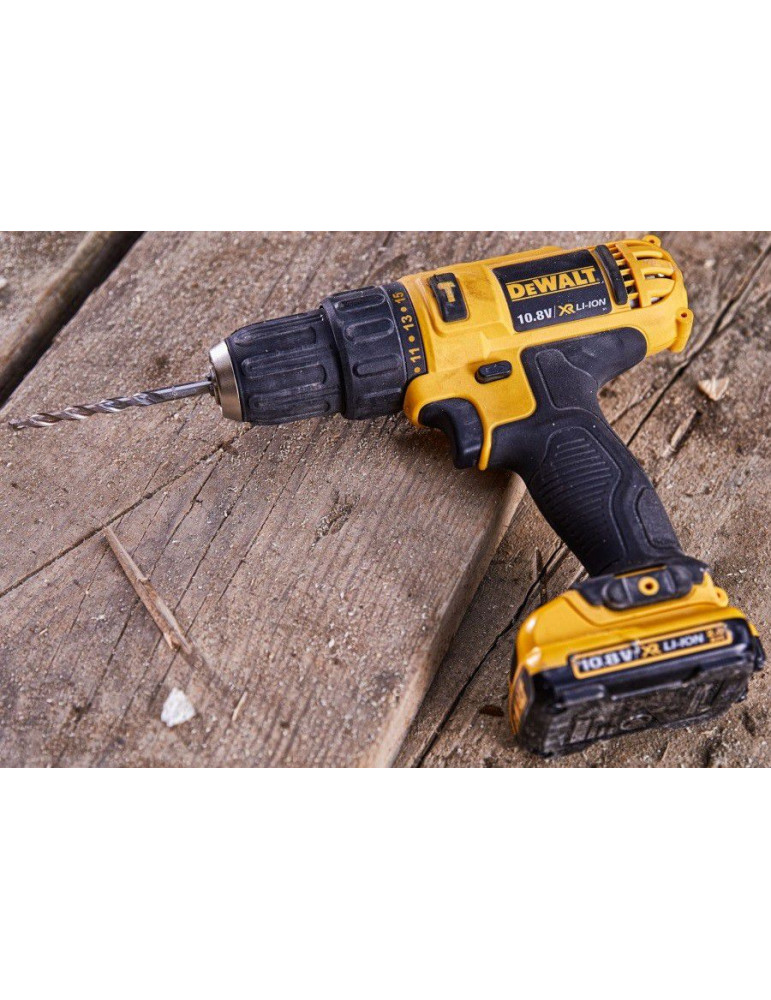 Аккумуляторная дрель DeWalt DCD 716 D2