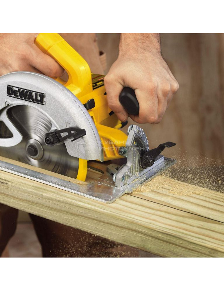 Пила дисковая DeWalt DWE 560 B