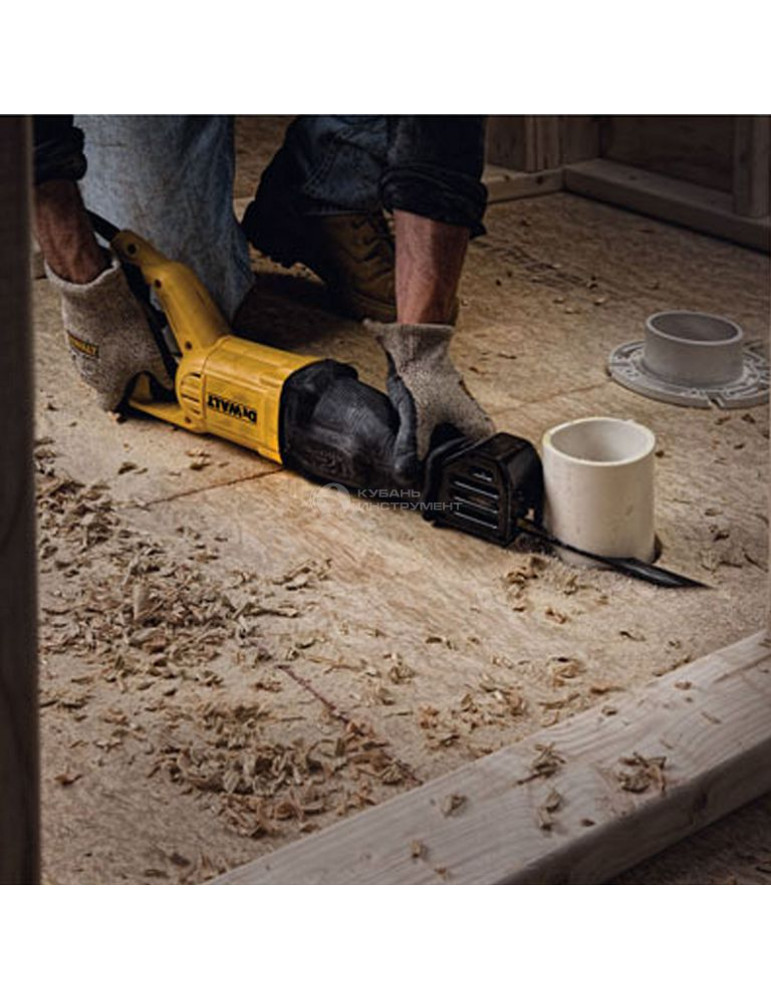 Пила сабельная DeWalt DWE 305 PK
