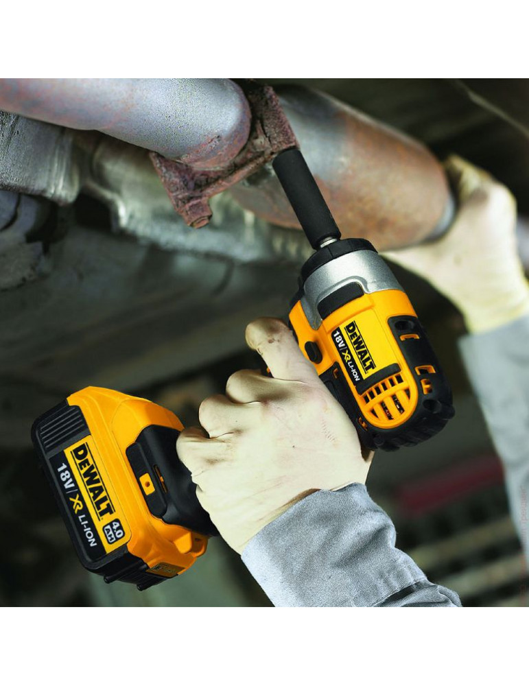 Аккумуляторный гайковерт DeWalt DCF 880 M2