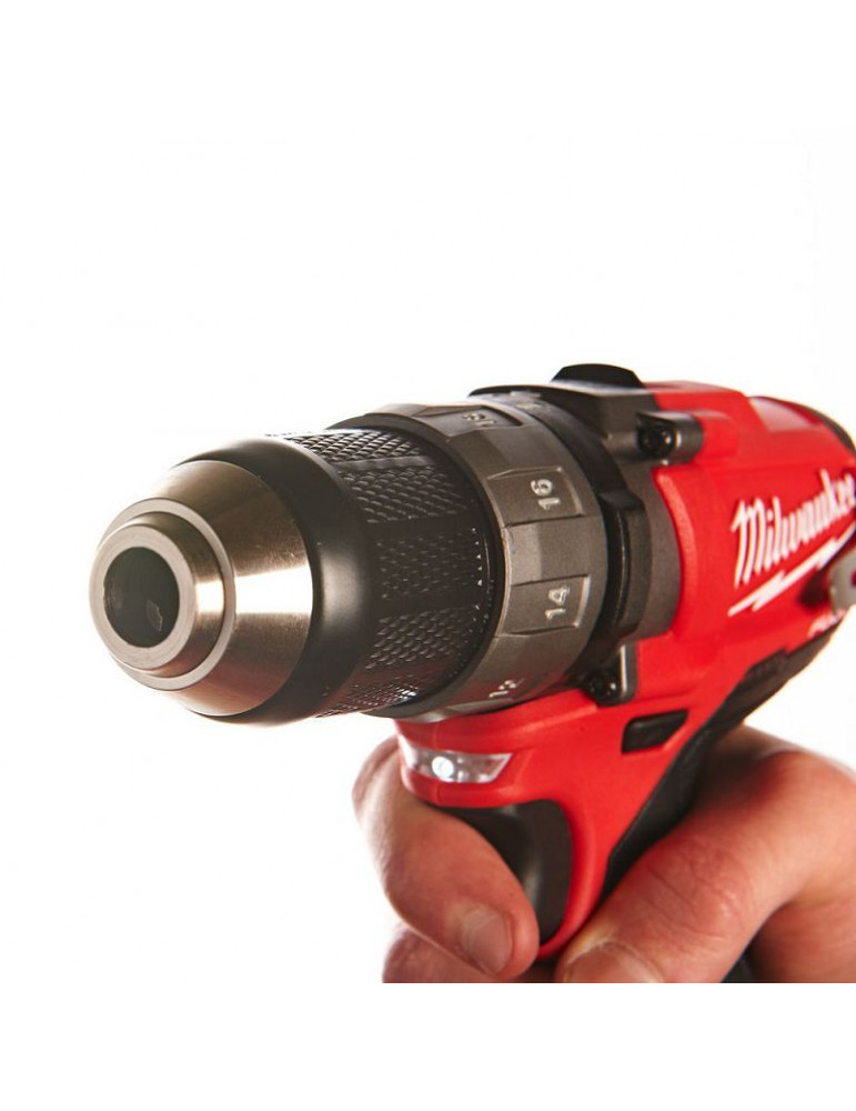 Аккумуляторная дрель-шуруповерт Milwaukee M12 CDD-202С Fuel Li-Ion2Aч 4933440390
